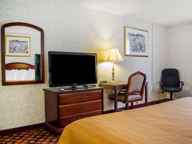 Quality Inn Enola - Harrisburg Bagian luar foto