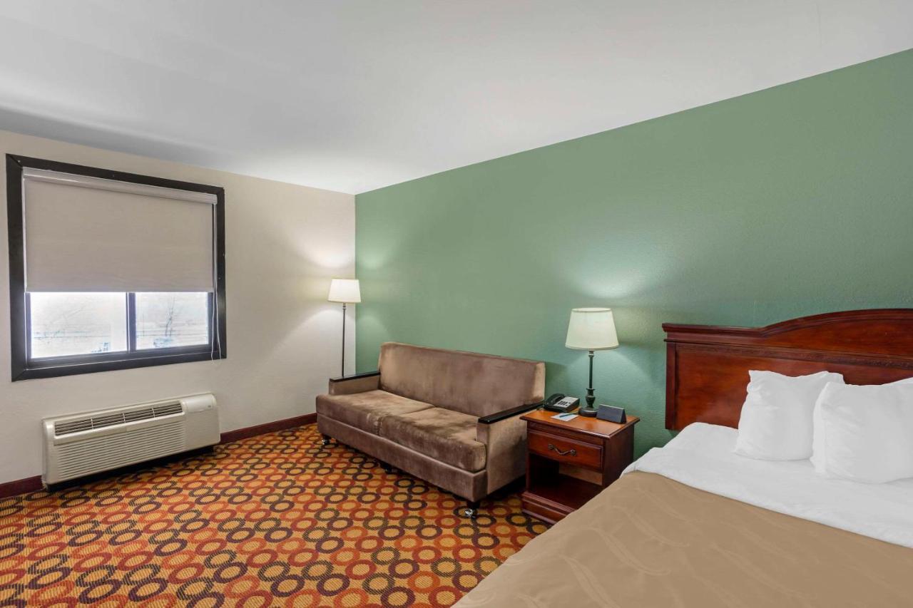 Quality Inn Enola - Harrisburg Bagian luar foto