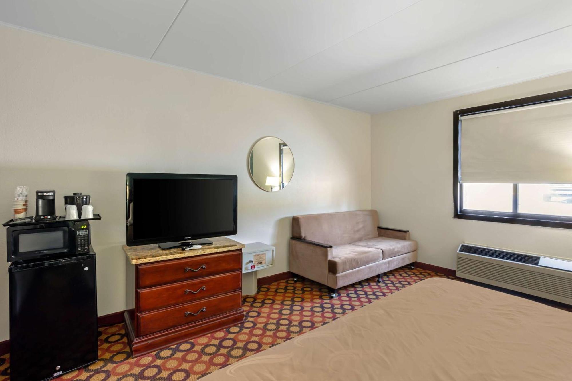 Quality Inn Enola - Harrisburg Bagian luar foto
