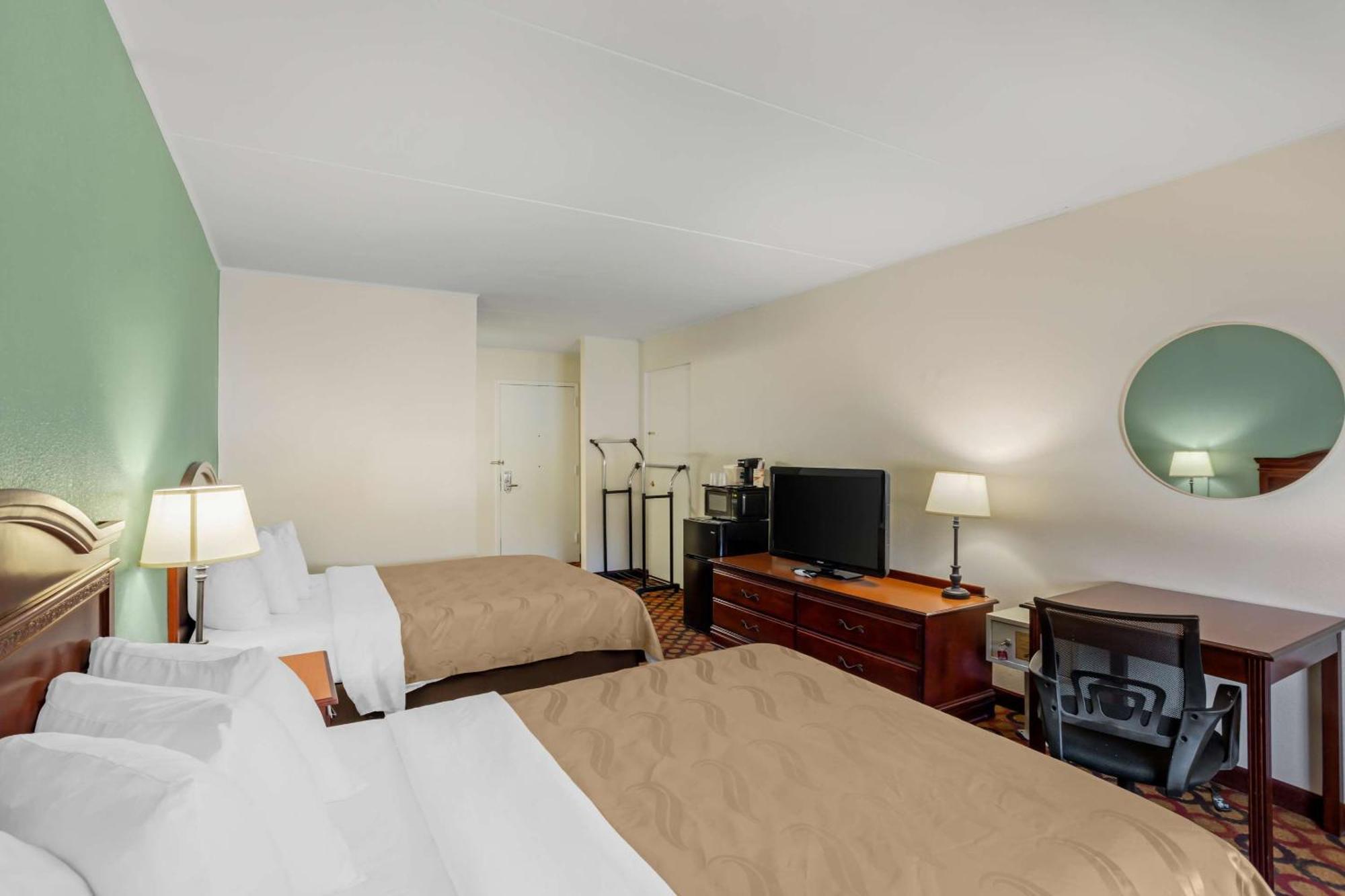Quality Inn Enola - Harrisburg Bagian luar foto