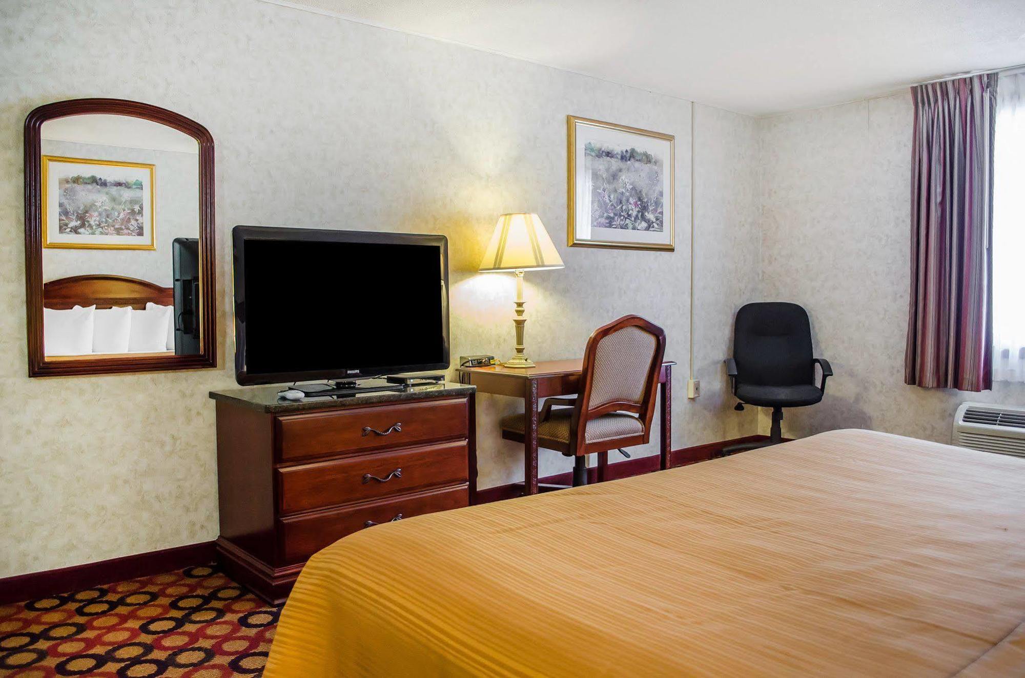 Quality Inn Enola - Harrisburg Bagian luar foto